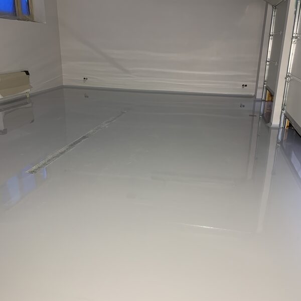 Pašizlīdzinošs klājums garāžai